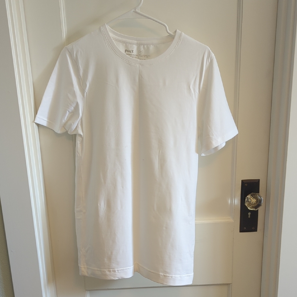 Pact women's white t shirt medium